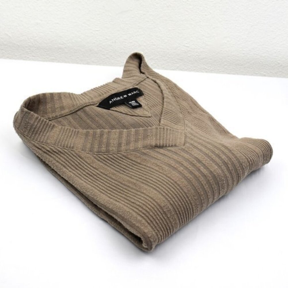 Andrew Marc Ladies Ribbed V-Neck Long Sleeve Top Size X-Large Gently Used